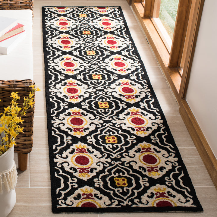 SAFAVIEH Four Seasons FRS417A Black / Ivory Rug Image 3