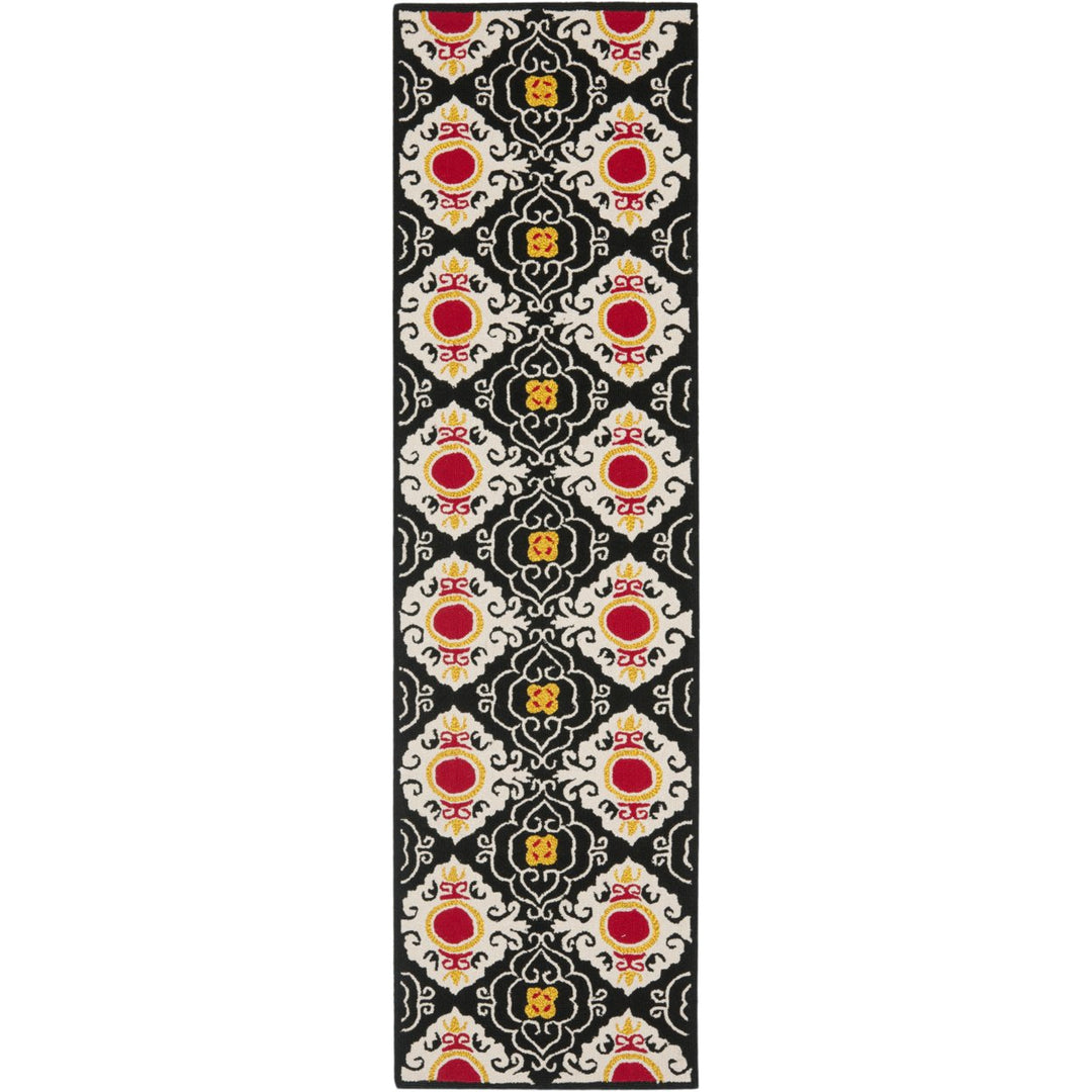 SAFAVIEH Four Seasons FRS417A Black / Ivory Rug Image 1