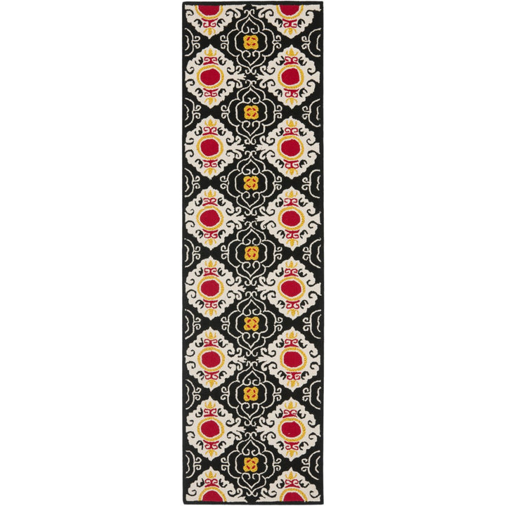 SAFAVIEH Four Seasons FRS417A Black / Ivory Rug Image 1