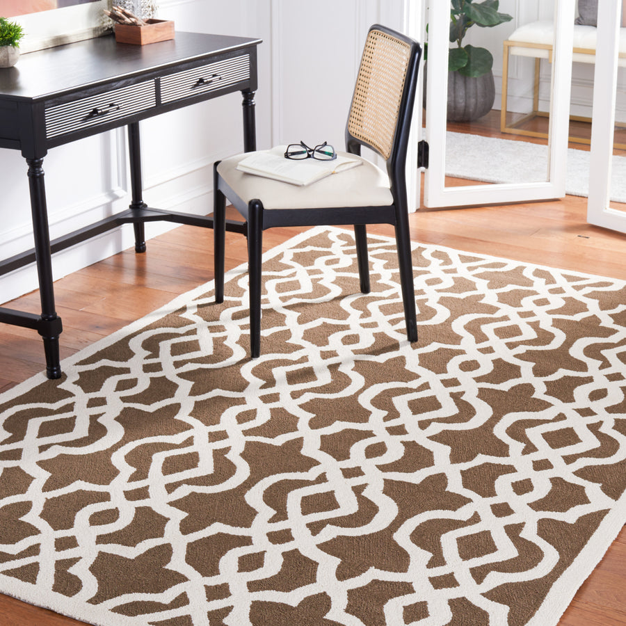 SAFAVIEH Four Seasons FRS466B Mocha / Ivory Rug Image 1