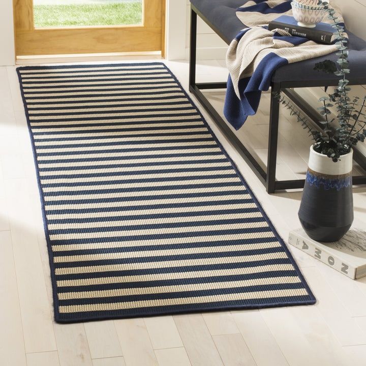 SAFAVIEH Four Seasons FRS650B Ivory / Navy Rug Image 3