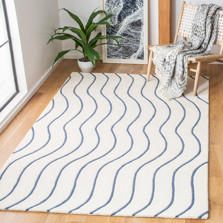 SAFAVIEH Fifth Avenue FTV113M Handmade Ivory / Blue Rug Image 1