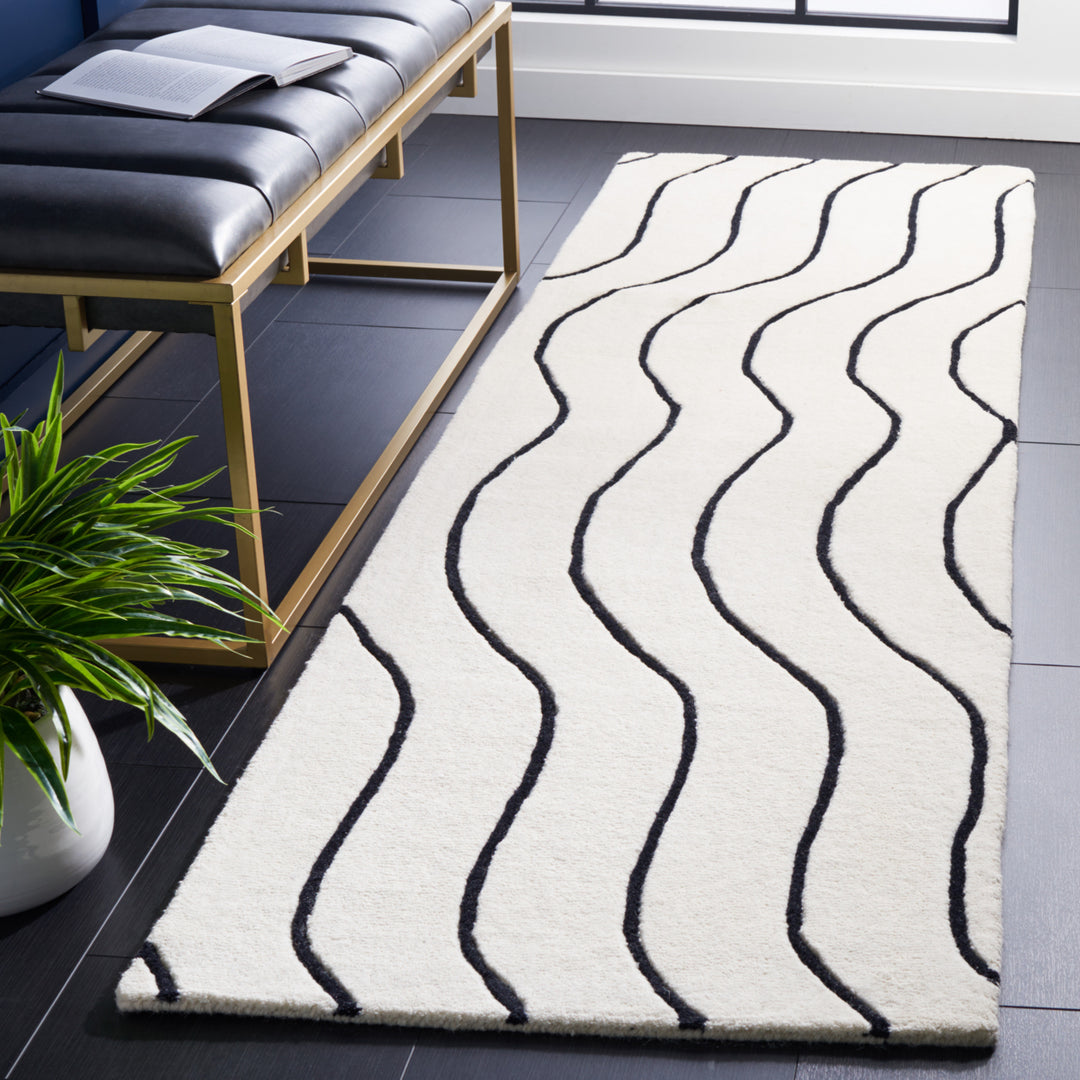 SAFAVIEH Fifth Avenue FTV113A Handmade Ivory / Black Rug Image 3