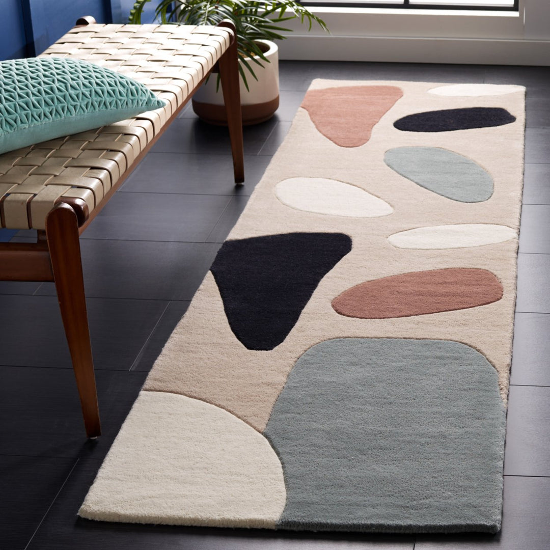 SAFAVIEH Fifth Avenue FTV119B Handmade Beige / Black Rug Image 3