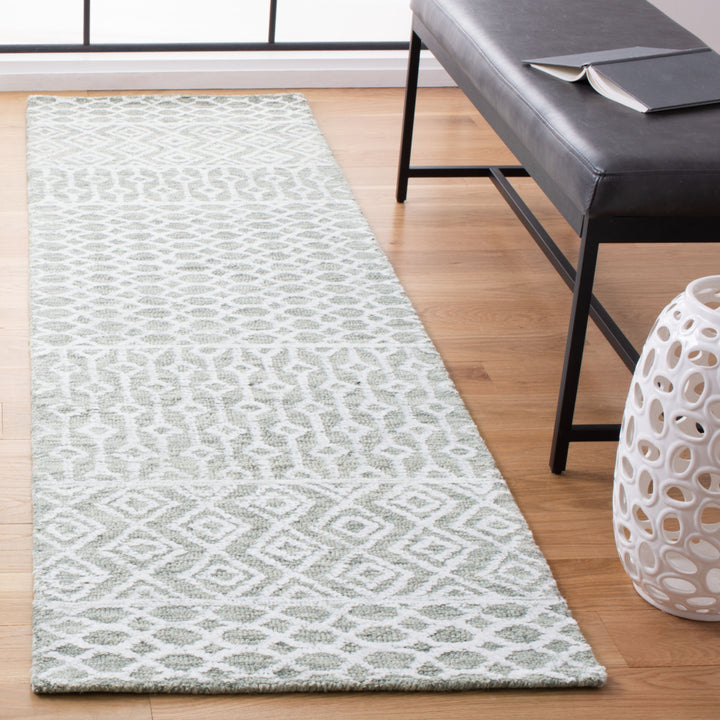 SAFAVIEH Glamour GLM305Y Handmade Green / Ivory Rug Image 3