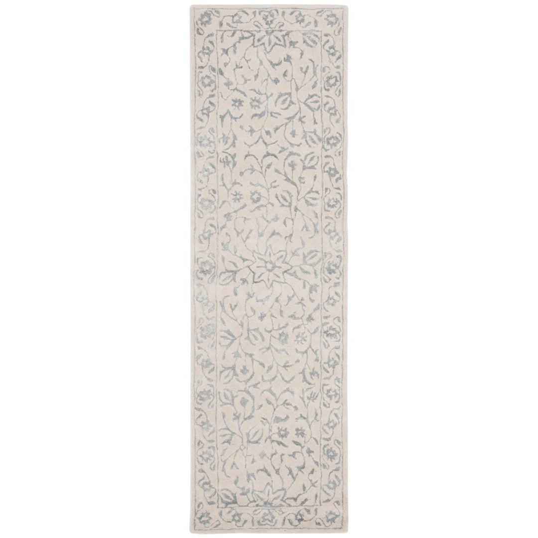 SAFAVIEH Glamour GLM515A Handmade Silver / Ivory Rug Image 5