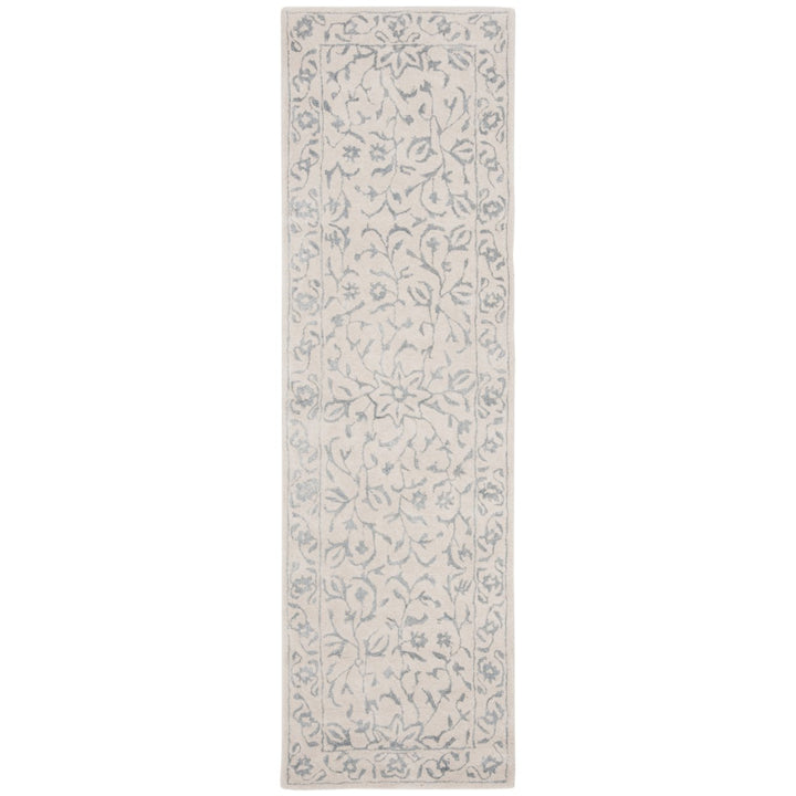 SAFAVIEH Glamour GLM515A Handmade Silver / Ivory Rug Image 5