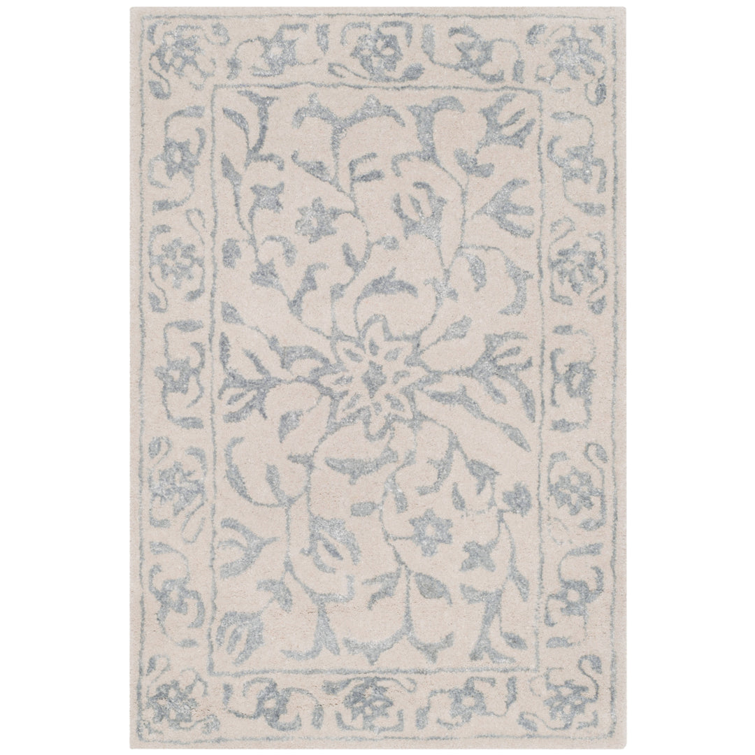 SAFAVIEH Glamour GLM515A Handmade Silver / Ivory Rug Image 8