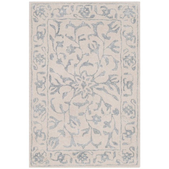 SAFAVIEH Glamour GLM515A Handmade Silver / Ivory Rug Image 1