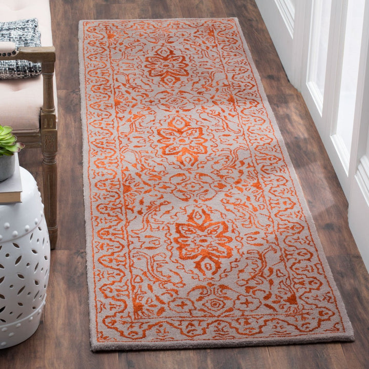 SAFAVIEH Glamour GLM516G Handmade Grey / Rust Rug Image 3