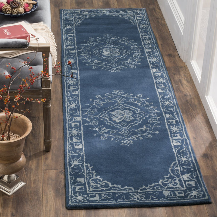 SAFAVIEH Glamour Collection GLM533B Handmade Blue Rug Image 3