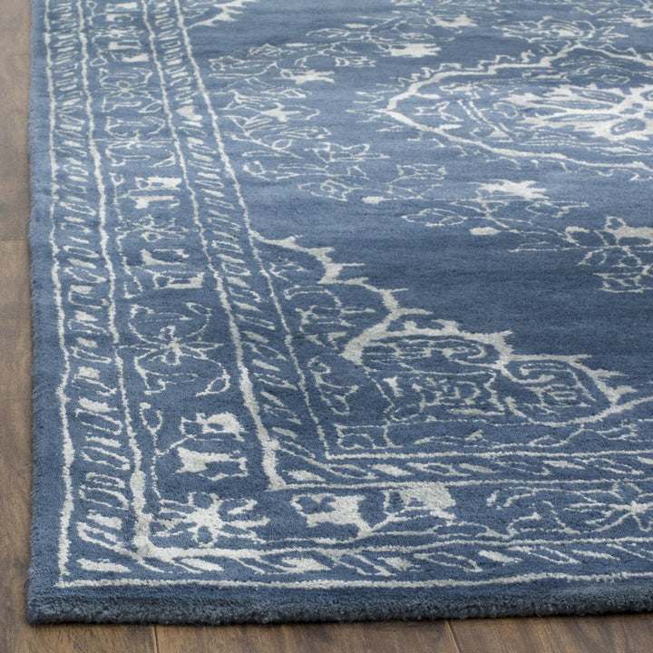 SAFAVIEH Glamour Collection GLM533B Handmade Blue Rug Image 7