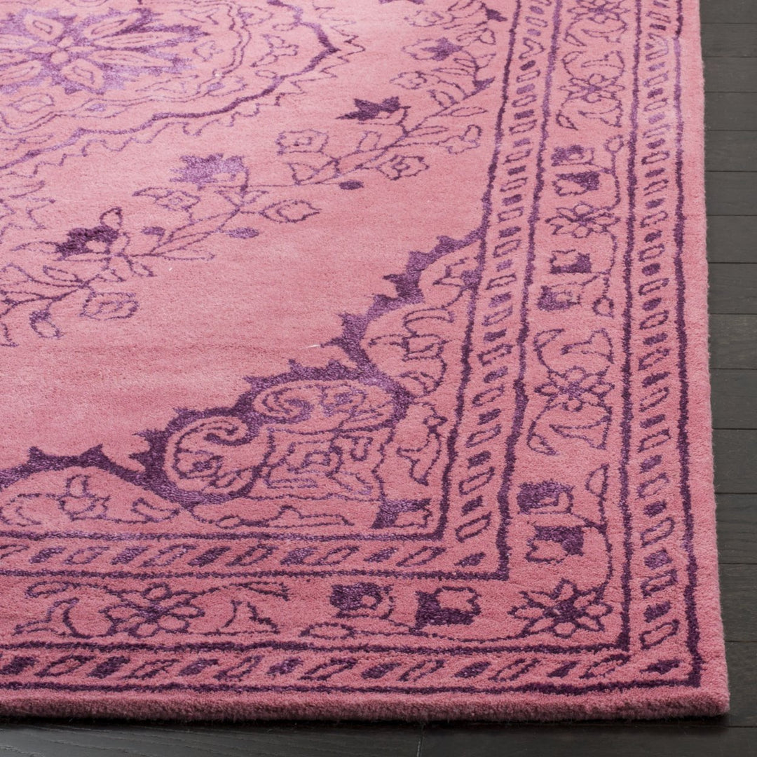 SAFAVIEH Glamour Collection GLM533E Handmade Pink Rug Image 7