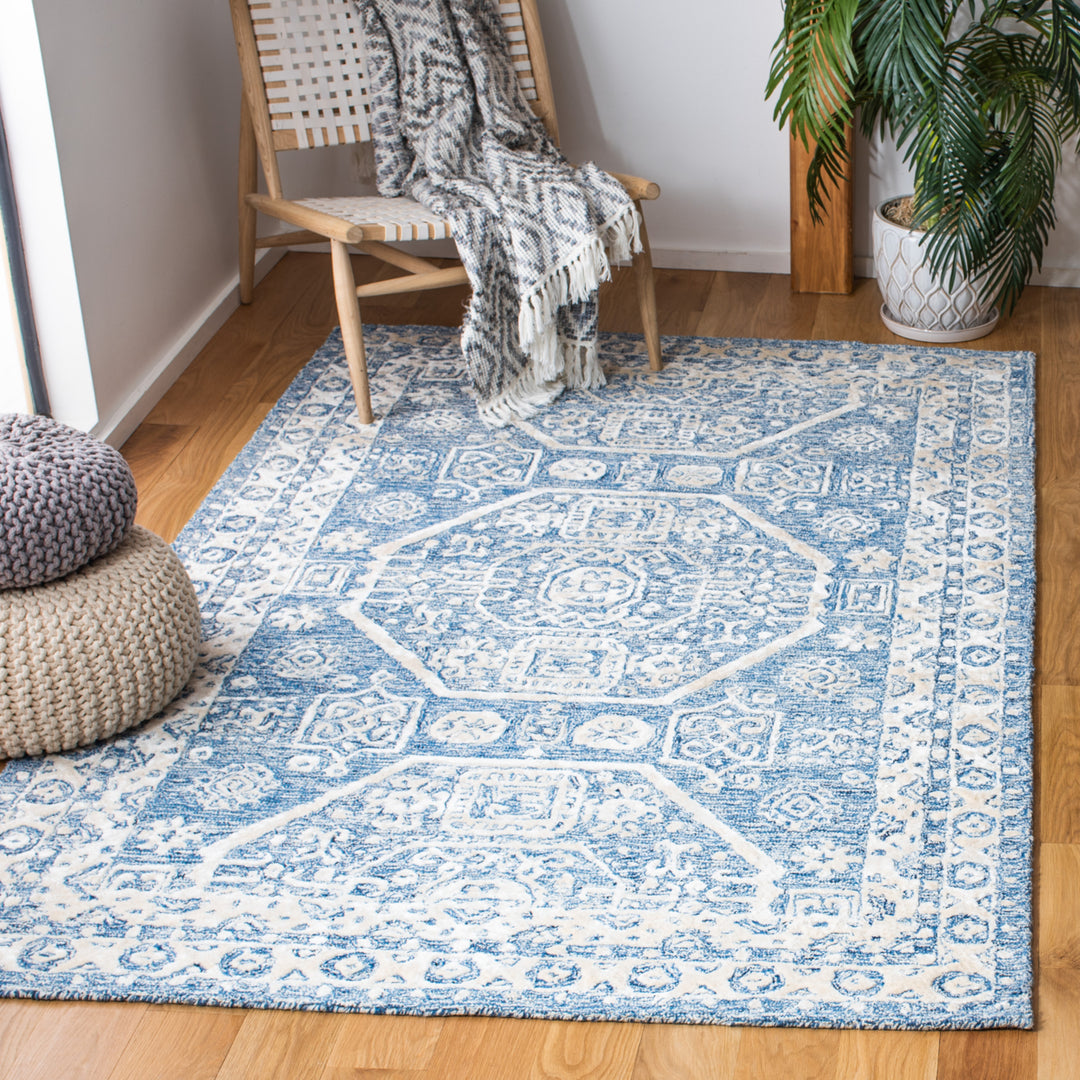 SAFAVIEH Glamour GLM556N Handmade Navy / Ivory Rug Image 1