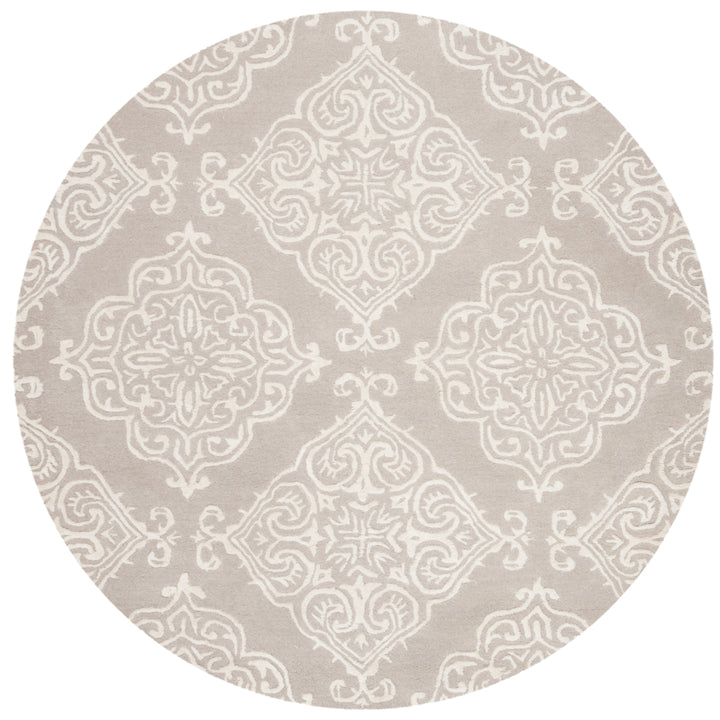 SAFAVIEH Glamour GLM568A Handmade Silver / Ivory Rug Image 4