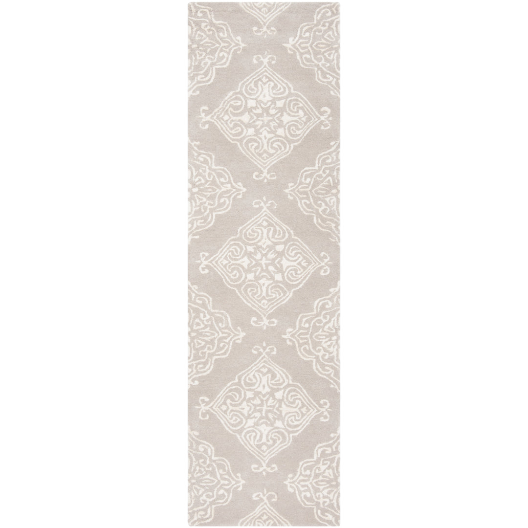 SAFAVIEH Glamour GLM568A Handmade Silver / Ivory Rug Image 5