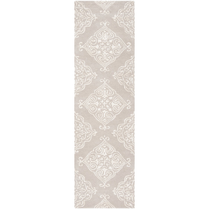 SAFAVIEH Glamour GLM568A Handmade Silver / Ivory Rug Image 5