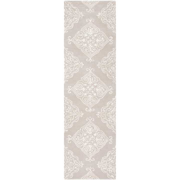 SAFAVIEH Glamour GLM568A Handmade Silver / Ivory Rug Image 1