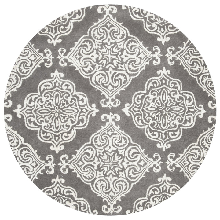 SAFAVIEH Glamour GLM568D Handmade Dark Grey / Ivory Rug Image 3