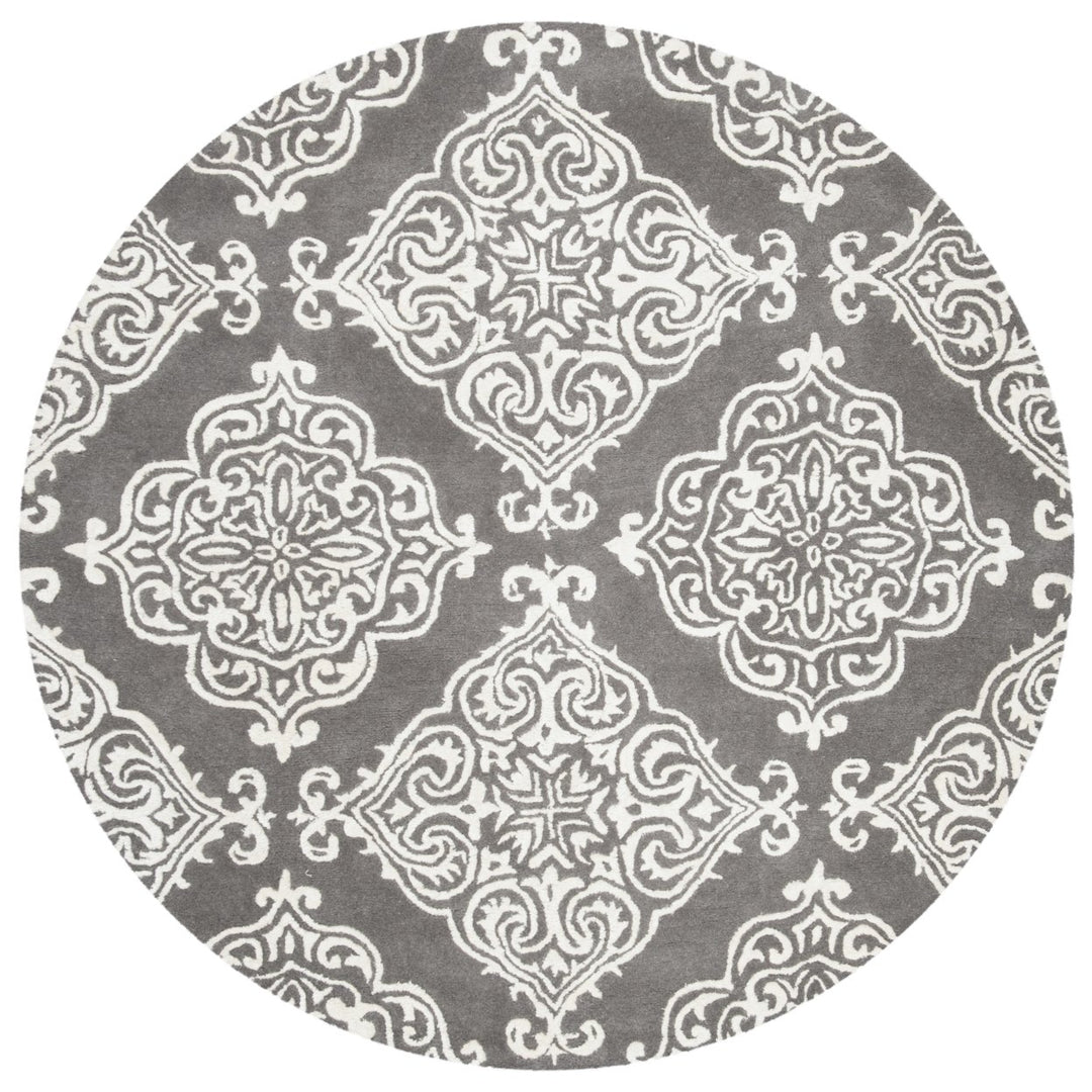 SAFAVIEH Glamour GLM568D Handmade Dark Grey / Ivory Rug Image 1