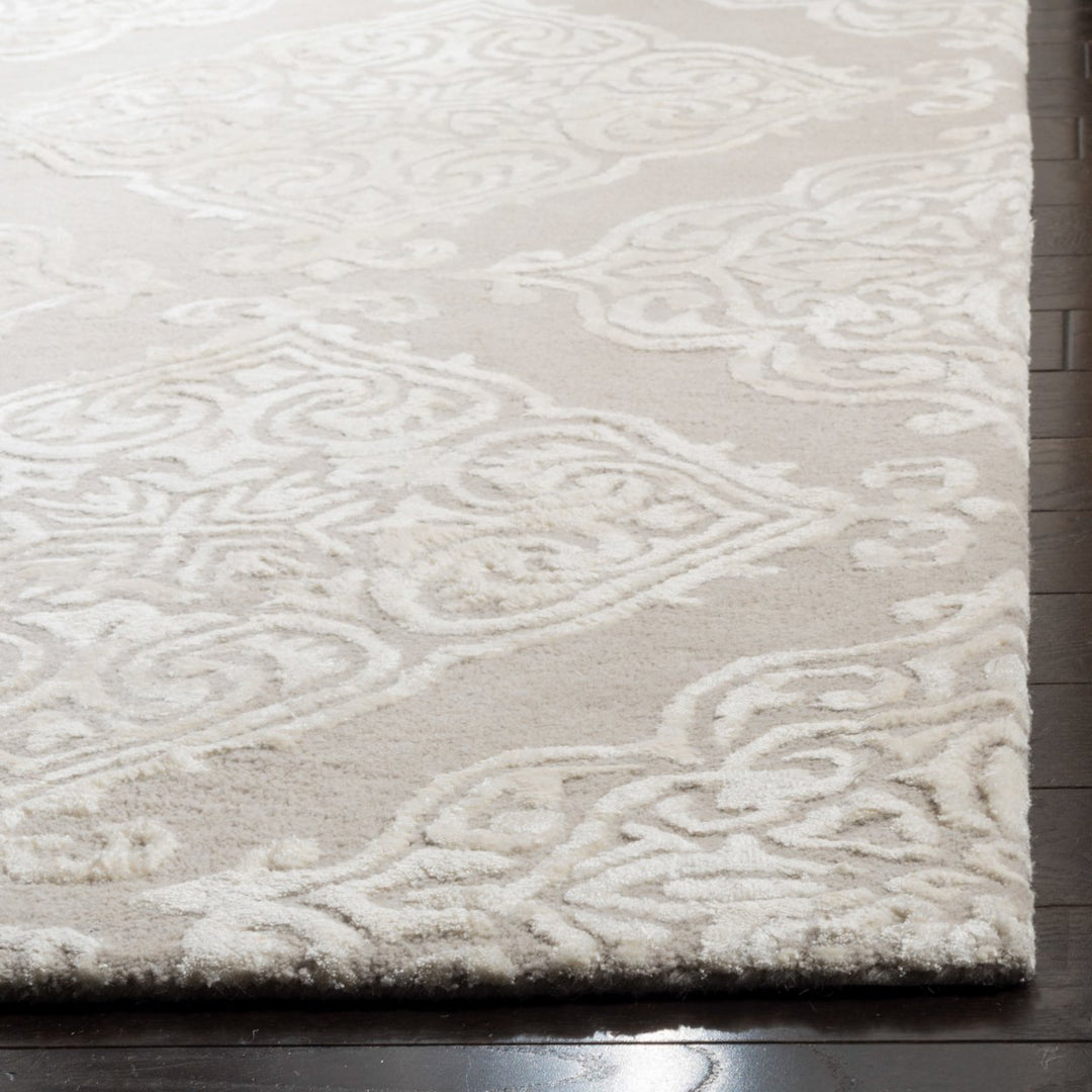 SAFAVIEH Glamour GLM568A Handmade Silver / Ivory Rug Image 7