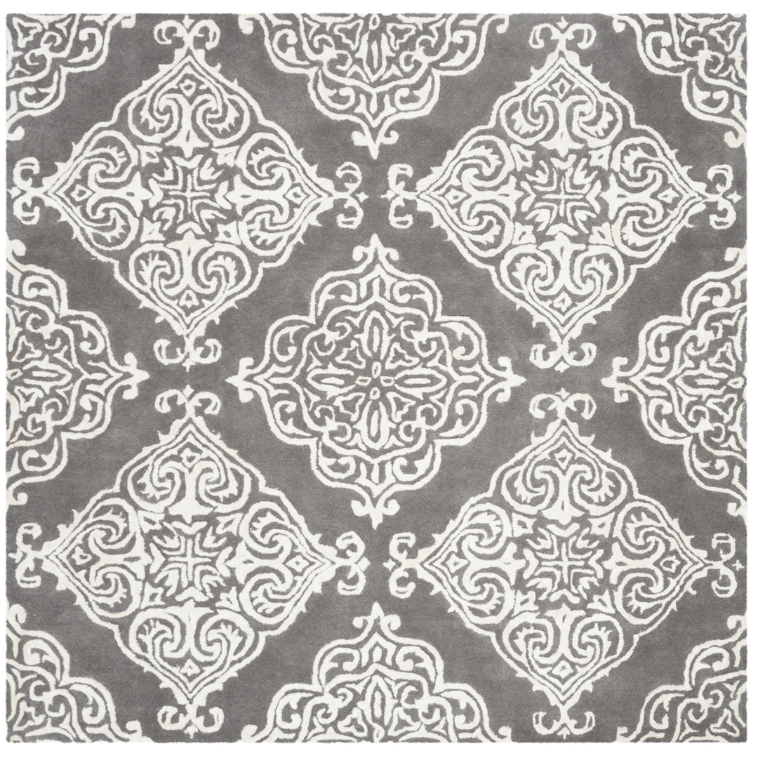 SAFAVIEH Glamour GLM568D Handmade Dark Grey / Ivory Rug Image 5