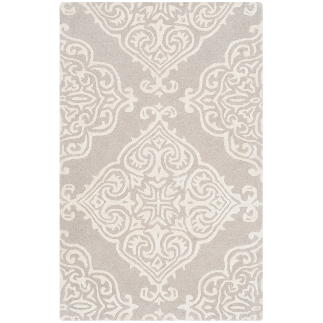 SAFAVIEH Glamour GLM568A Handmade Silver / Ivory Rug Image 8