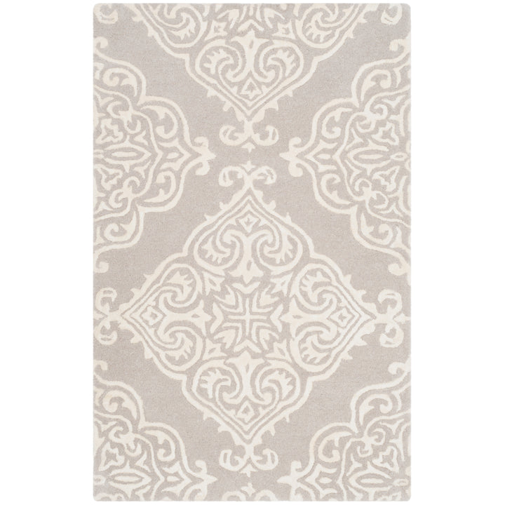 SAFAVIEH Glamour GLM568A Handmade Silver / Ivory Rug Image 8