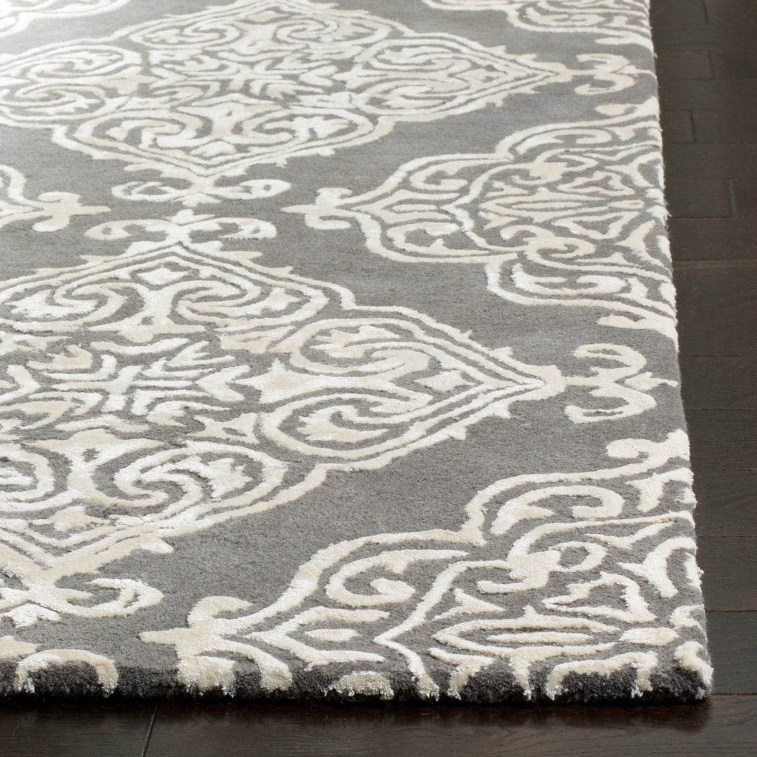 SAFAVIEH Glamour GLM568D Handmade Dark Grey / Ivory Rug Image 6