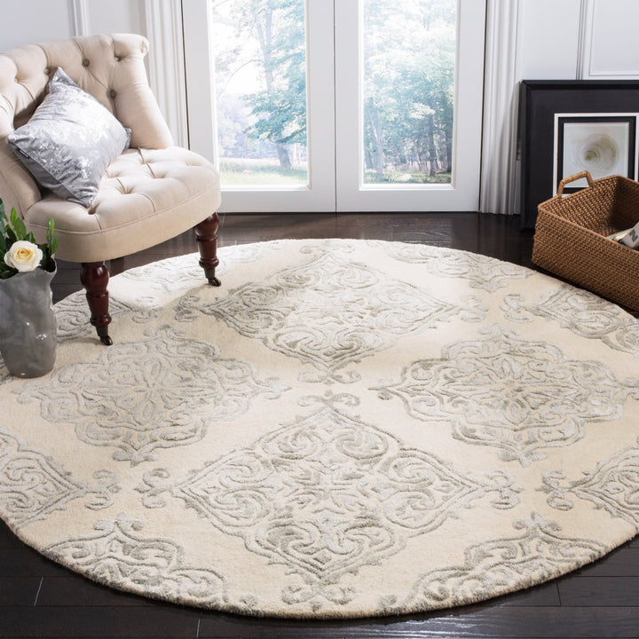 SAFAVIEH Glamour GLM568C Handmade Ivory / Silver Rug Image 2