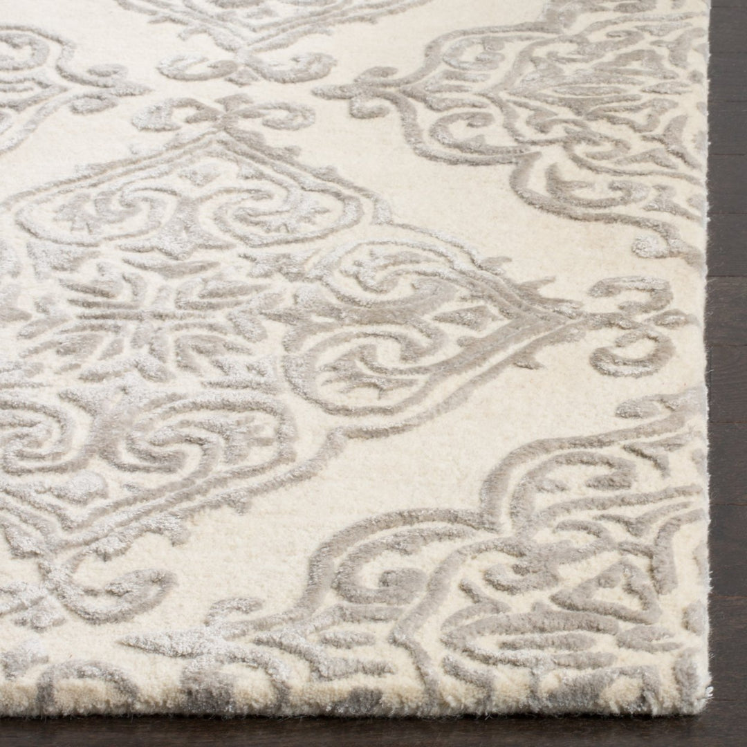 SAFAVIEH Glamour GLM568C Handmade Ivory / Silver Rug Image 7