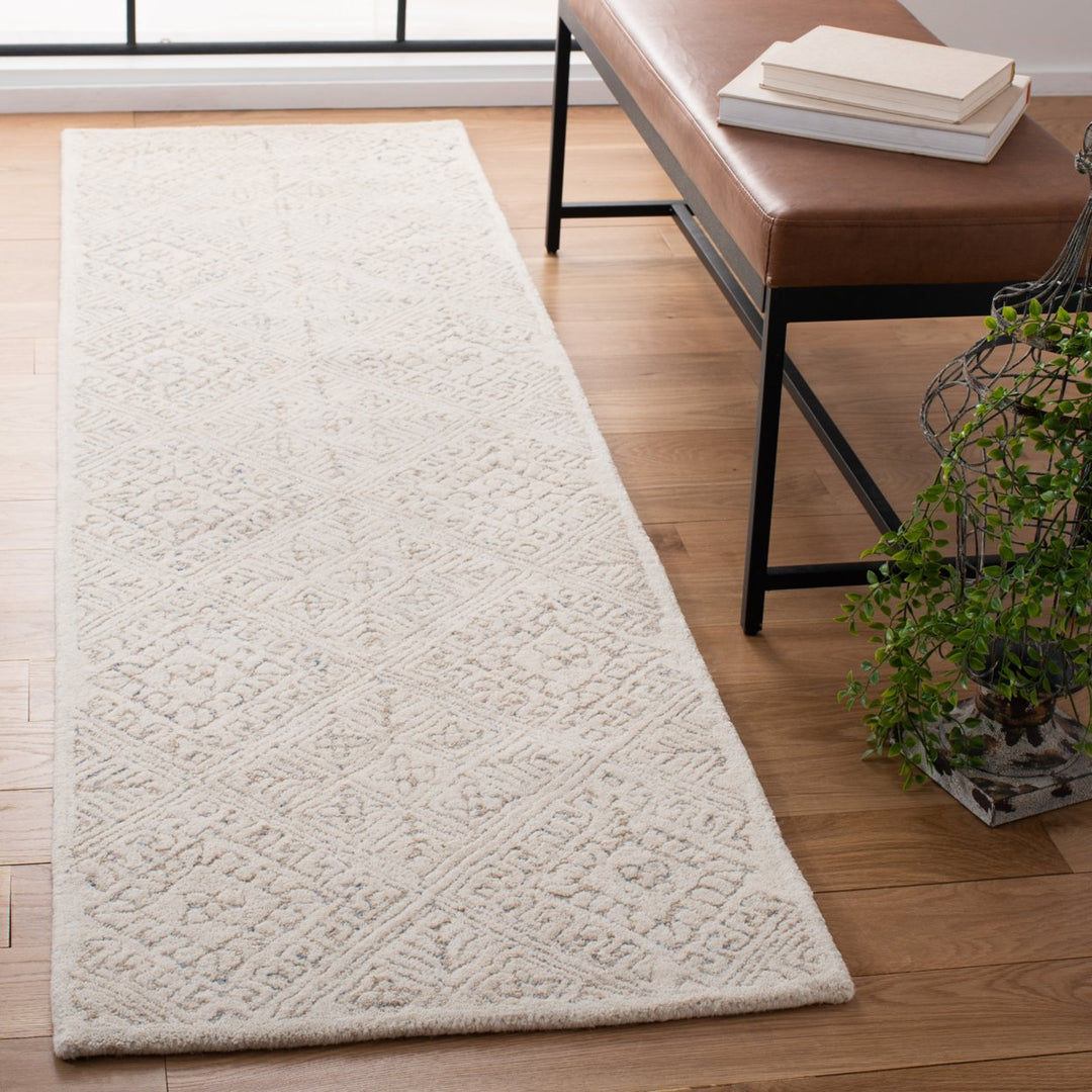 SAFAVIEH Glamour GLM660A Handmade Ivory / Beige Rug Image 3