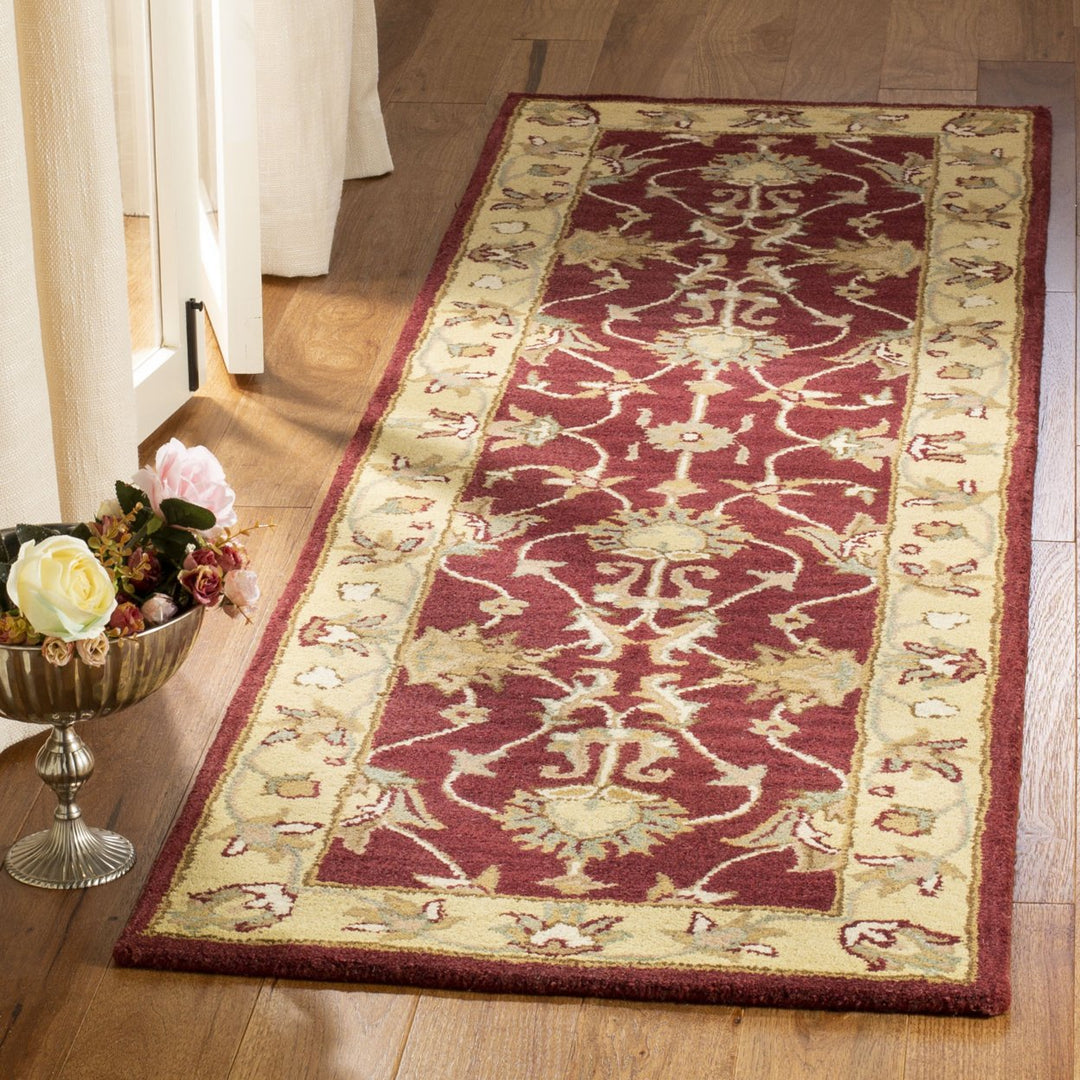 SAFAVIEH Heritage HG343C Handmade Red / Gold Rug Image 3