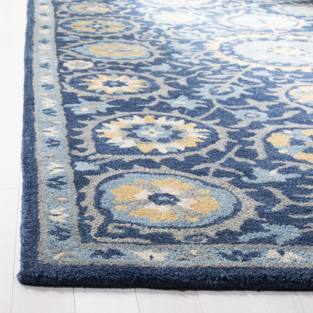 SAFAVIEH Heritage HG423N Handmade Navy / Gold Rug Image 7