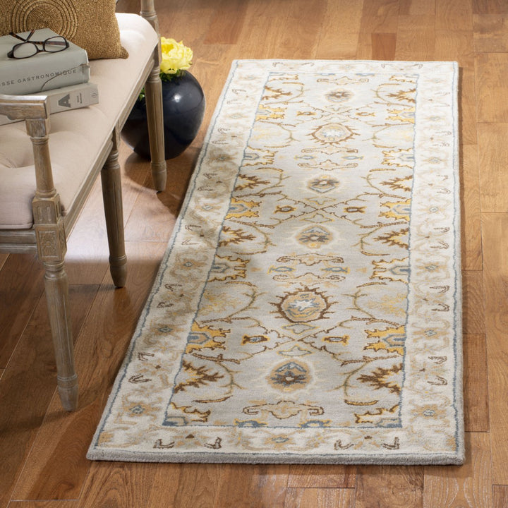 SAFAVIEH Heritage HG734C Handmade Light Grey / Grey Rug Image 3