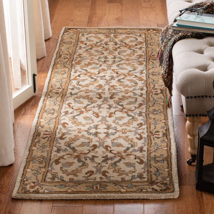 SAFAVIEH Heritage HG967A Handmade Beige / Gold Rug Image 3