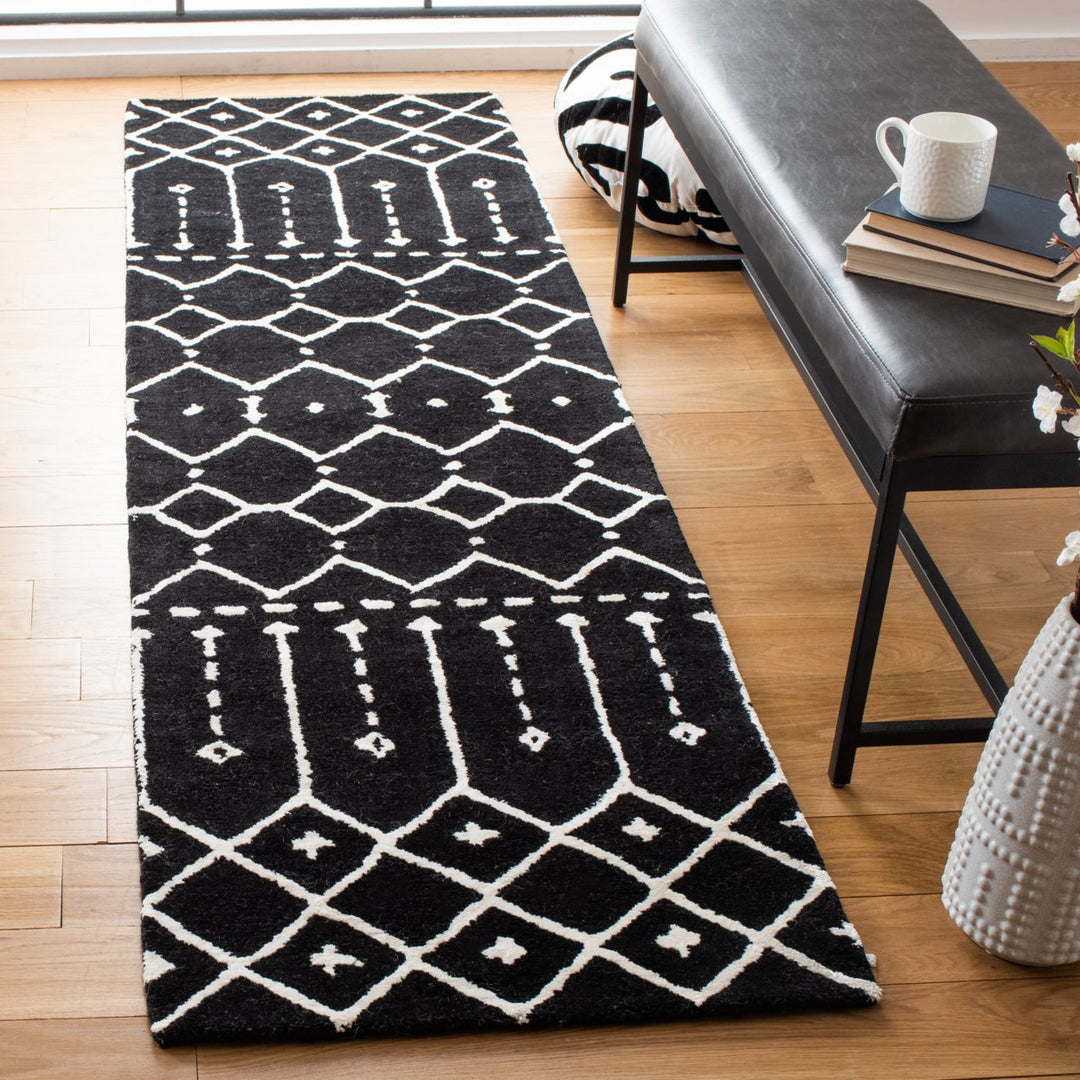 SAFAVIEH Himalaya HIM903Z Handmade Black / Ivory Rug Image 3