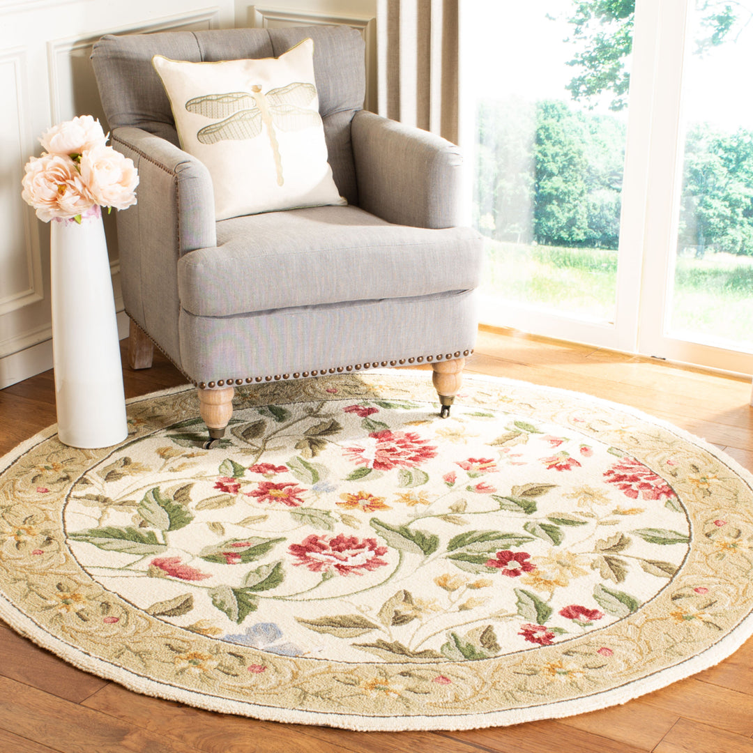 SAFAVIEH Chelsea HK117A Hand-hooked Ivory / Beige Rug Image 10