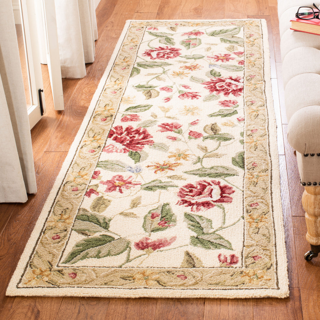 SAFAVIEH Chelsea HK117A Hand-hooked Ivory / Beige Rug Image 11