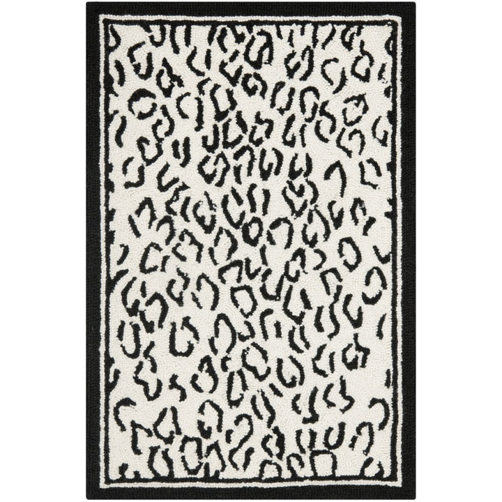 SAFAVIEH Chelsea HK15C Hand-hooked White / Black Rug Image 1