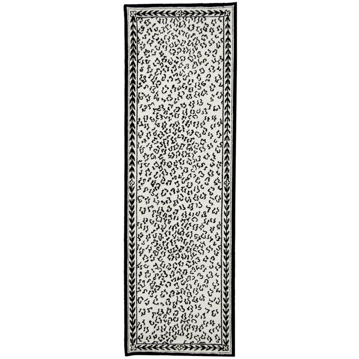 SAFAVIEH Chelsea HK15C Hand-hooked White / Black Rug Image 3