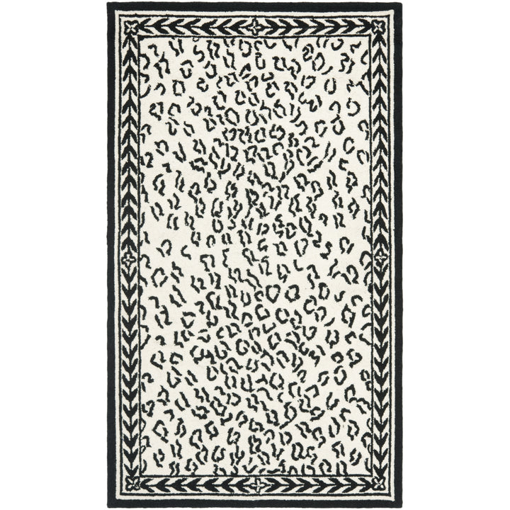 SAFAVIEH Chelsea HK15C Hand-hooked White / Black Rug Image 5