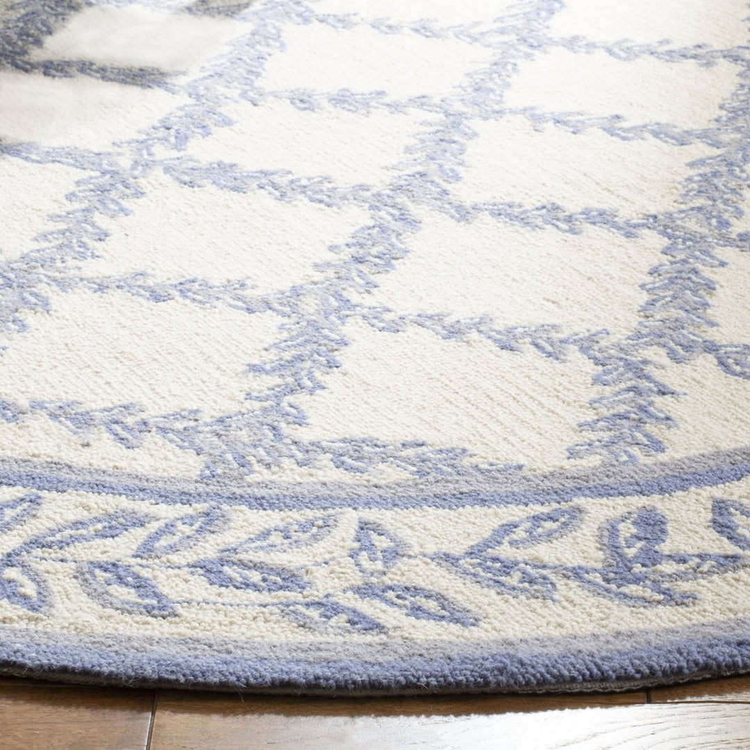 SAFAVIEH Chelsea HK230A Ivory / Light Blue Rug Image 6