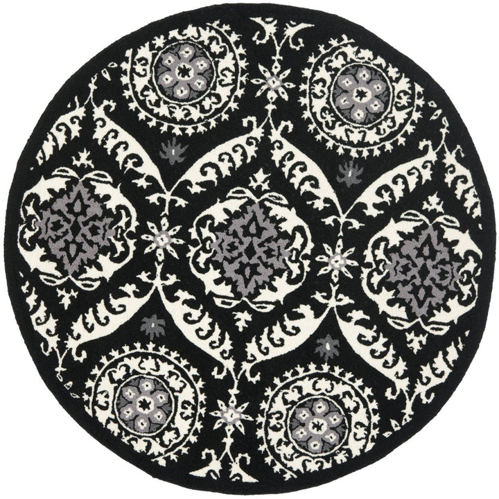 SAFAVIEH Chelsea HK356A Hand-hooked Black / Ivory Rug Image 1