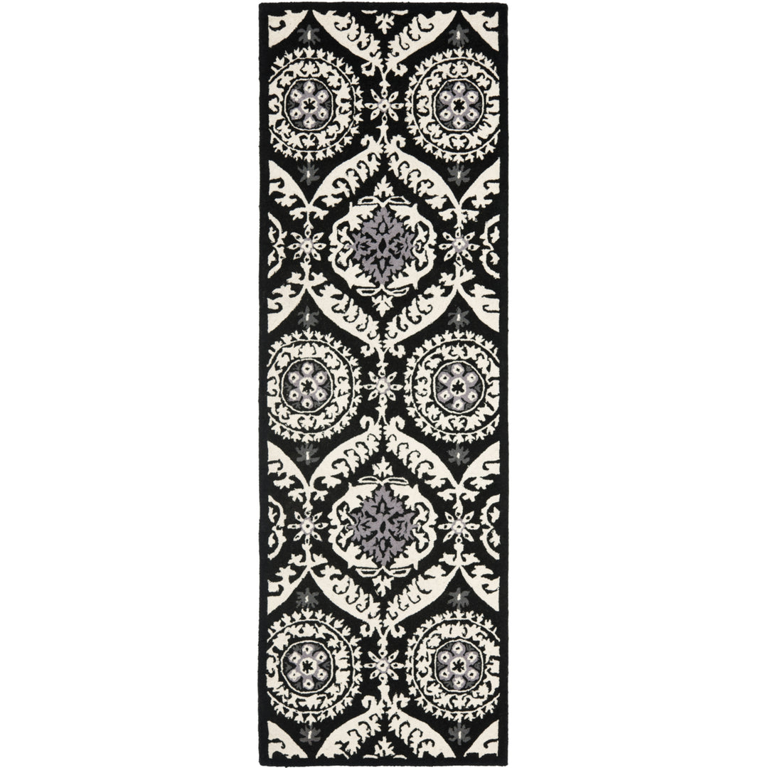 SAFAVIEH Chelsea HK356A Hand-hooked Black / Ivory Rug Image 3