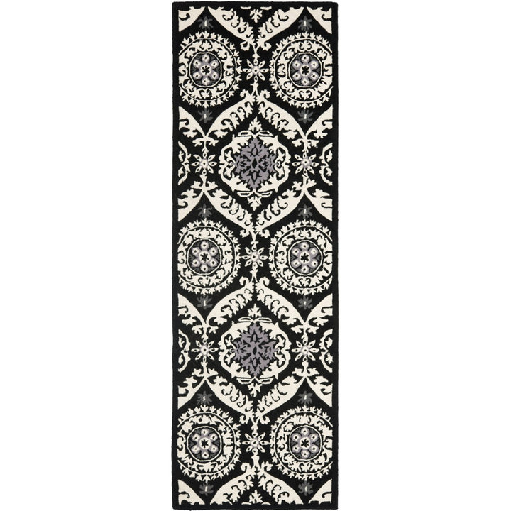 SAFAVIEH Chelsea HK356A Hand-hooked Black / Ivory Rug Image 1