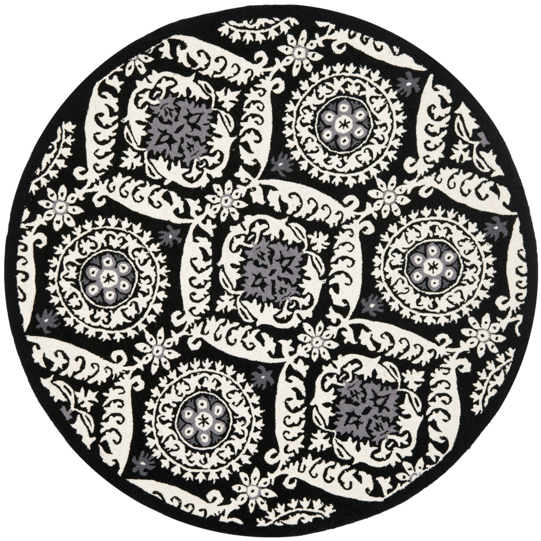 SAFAVIEH Chelsea HK356A Hand-hooked Black / Ivory Rug Image 6