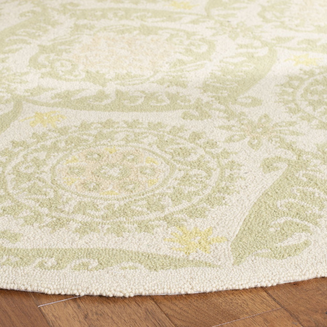 SAFAVIEH Chelsea HK356C Hand-hooked Beige / Green Rug Image 1