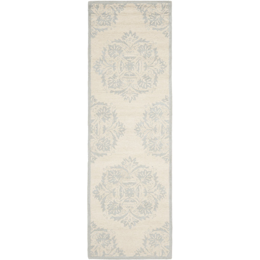 SAFAVIEH Chelsea HK359A Hand-hooked Ivory / Blue Rug Image 4