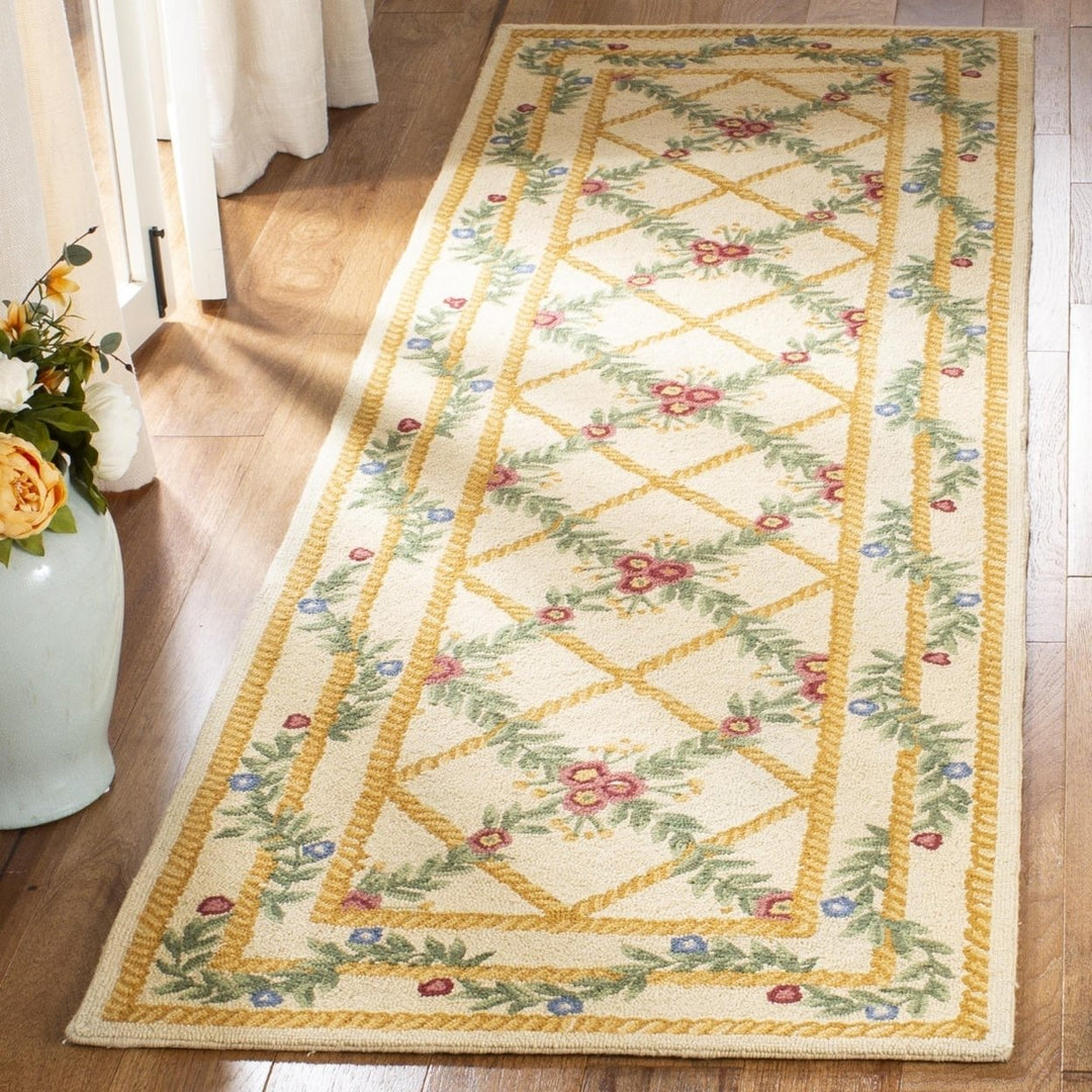 SAFAVIEH Chelsea Collection HK62A Hand-hooked Ivory Rug Image 3